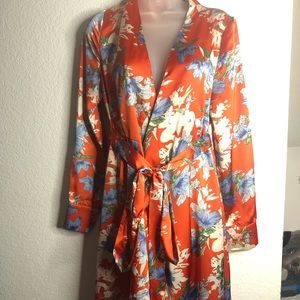 Angeleye Robe size 6